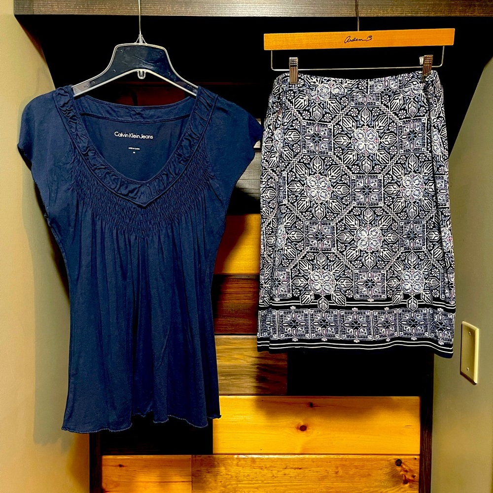 Cute navy blue casual outfit. Soft & stretchy. In great condition. Size Med.